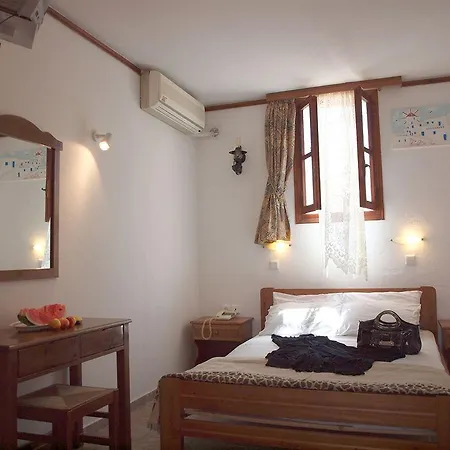 Hotel Smaragdi Perivolos (Santorini)