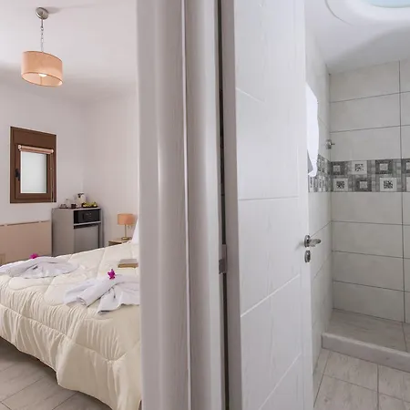 Smaragdi Hotel 3*